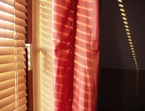 Függönyre fröccsent naplemente