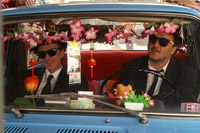 Egy bolond százat csinál